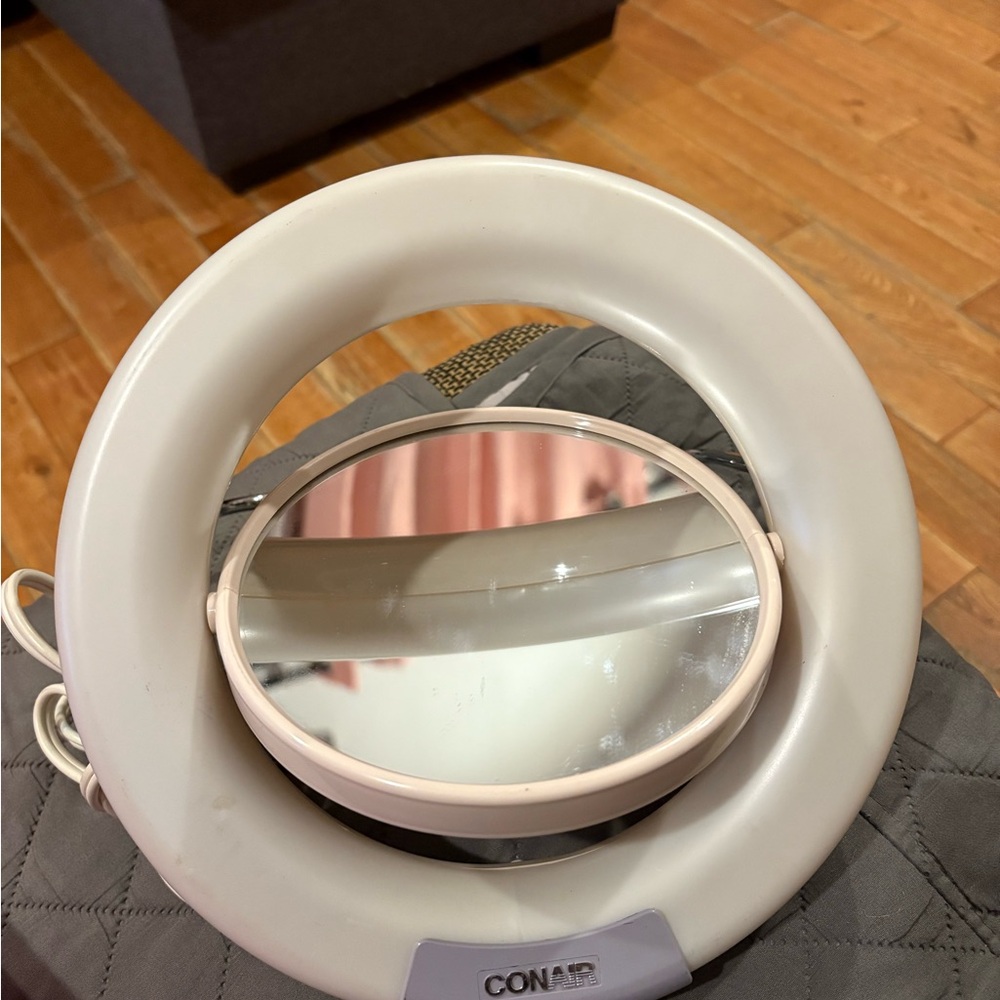 Vintage Conair round lighted mirror Model OR5 Double Sided w/ Stand